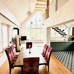 Pineview Lempes Villa *